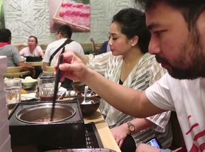 Makan Shabu-shabu, Intip Keseruan Hari Jisun hingga Raffi Ahmad Makan Shabu-shabu, Intip Keseruan Hari Jisun hingga Raffi Ahmad