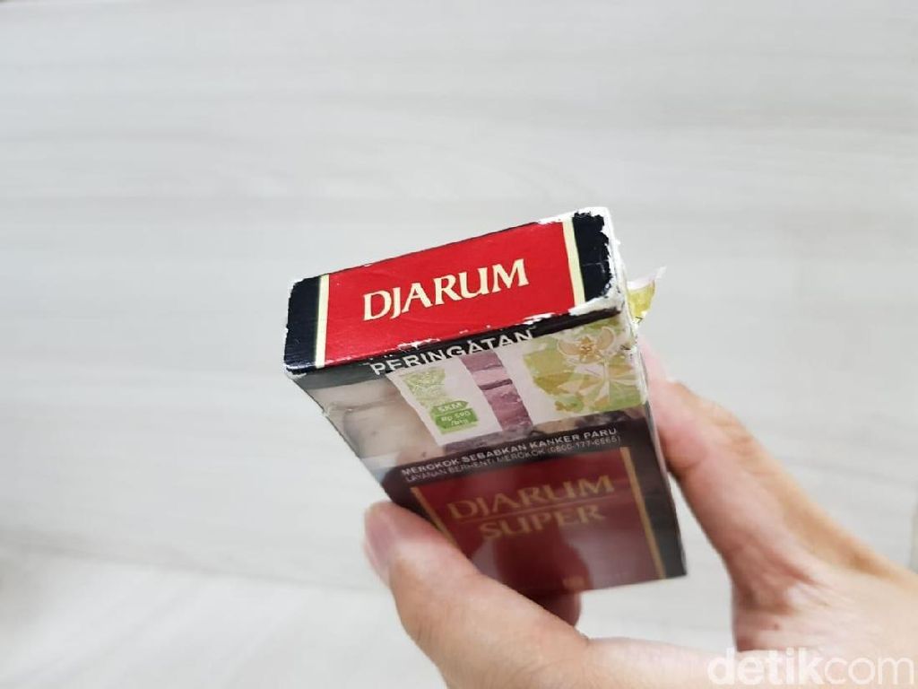 Buruh Pabrik Rokok Djarum Terima THR Rp 106 Miliar Buruh Pabrik Rokok Djarum Terima THR Rp 106 Miliar