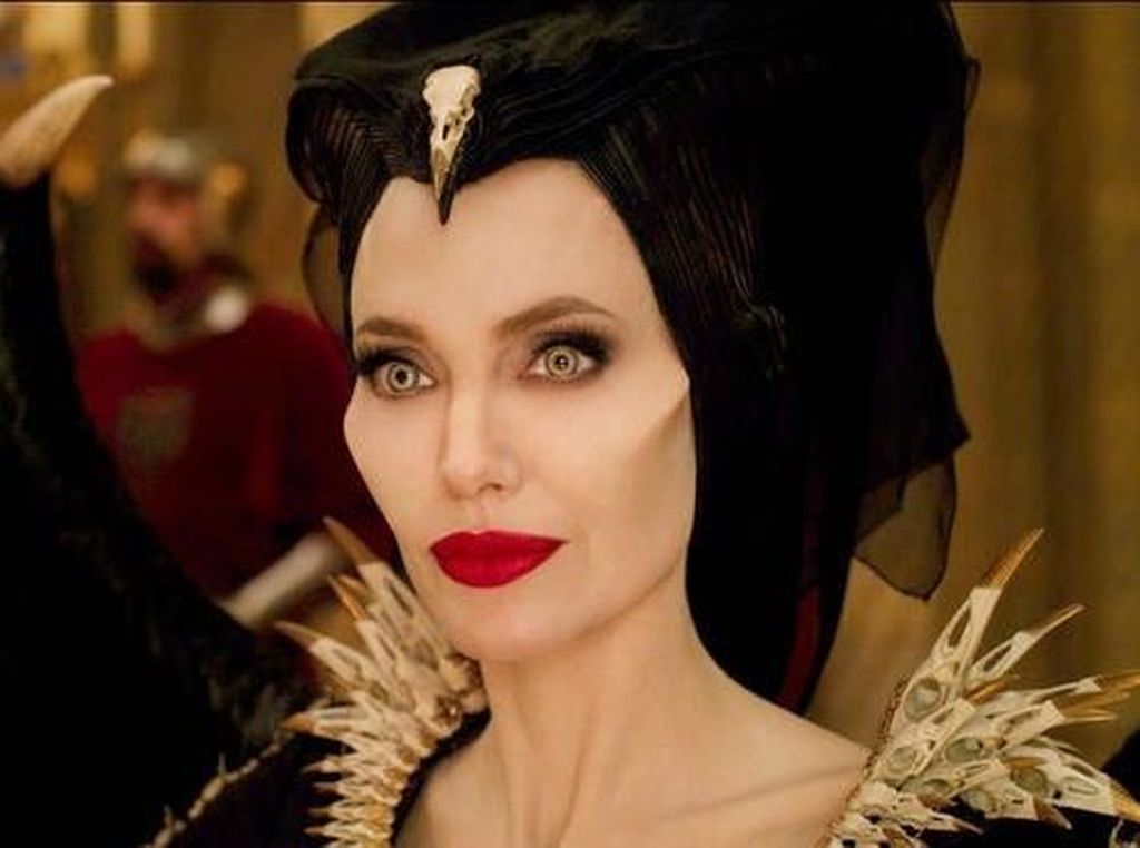 Pilih Warna Lipstik Maleficent, Angelina Jolie dan Sutradara Debat Berjam-jam Pilih Warna Lipstik Maleficent, Angelina Jolie dan Sutradara Debat Berjam-jam