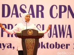 Gubernur Khofifah Ingatkan ASN Selalu Layani Masyarakat