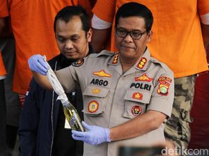 Polisi Petakan Rencana Abdul Basith cs Siapkan Molotov dari Rekonstruksi Polisi Petakan Rencana Abdul Basith cs Siapkan Molotov dari Rekonstruksi