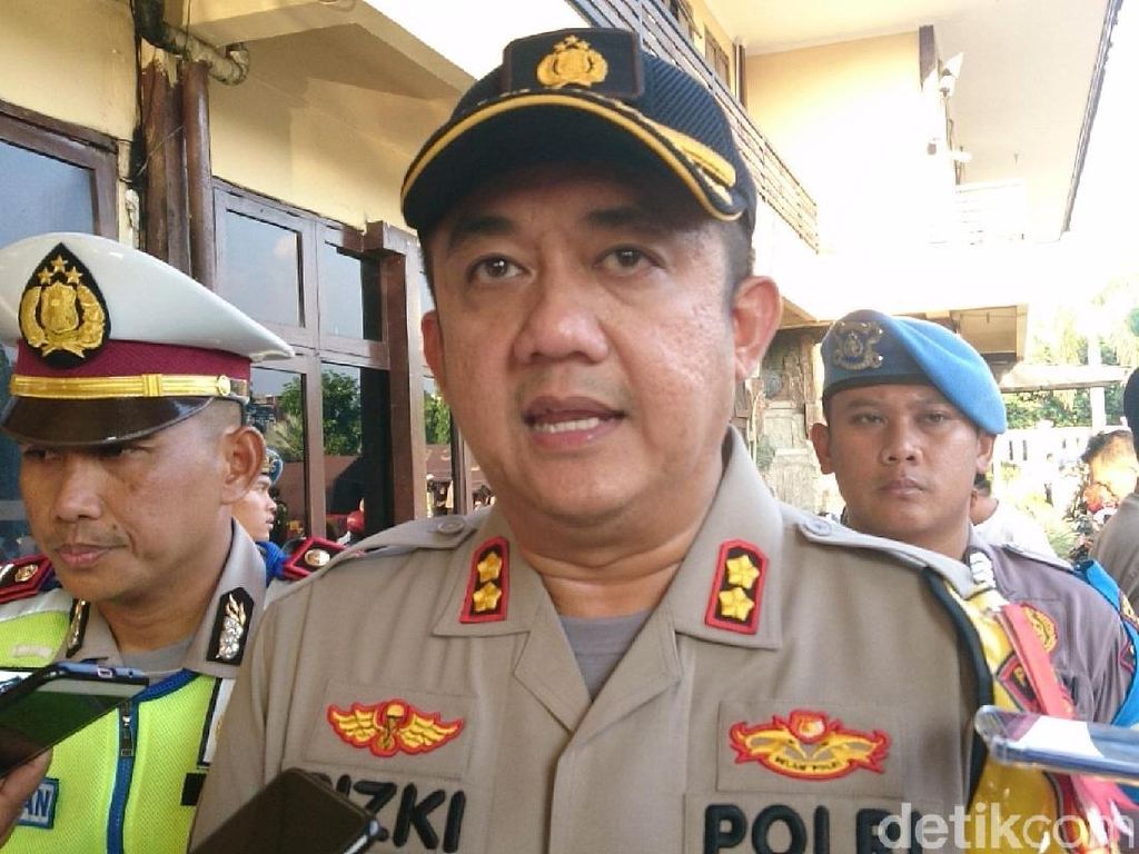 Polisi Perketat Pengamanan Pelabuhan Merak Jelang Pelantikan Presiden Polisi Perketat Pengamanan Pelabuhan Merak Jelang Pelantikan Presiden