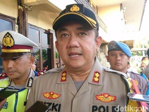 Polisi Perketat Pengamanan Pelabuhan Merak Jelang Pelantikan Presiden Polisi Perketat Pengamanan Pelabuhan Merak Jelang Pelantikan Presiden