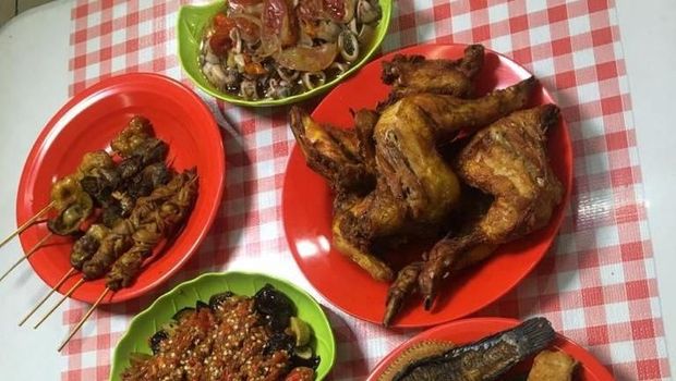 Menjajal Nikmatnya Betis Kambing dan Ramen Naga Merah