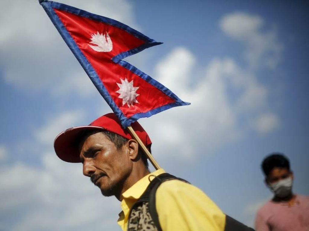 Mengapa Bendera Nepal Bentuknya Beda Sendiri? Mengapa Bendera Nepal Bentuknya Beda Sendiri?