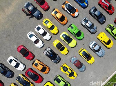 Bukan Mobil Mainan, Warna-warni Mobil Super Dilihat dari Udara