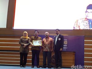 Dapat Soetandyo Awards, Ini Kisah Akhol Perjuangkan Hak Minoritas Agama Dapat Soetandyo Awards, Ini Kisah Akhol Perjuangkan Hak Minoritas Agama