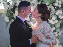 Dinikahi Berondong, Emma Waroka Protes Disebut Sudah Punya Anak