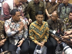 Ditemani Dokter, Wiranto Silaturahmi dengan Pegawai Kemenko Polhukam