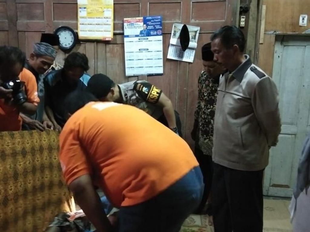 Pamit Bakar Daun Bambu, Kakek di Magetan Ditemukan Tewas Terbakar Pamit Bakar Daun Bambu, Kakek di Magetan Ditemukan Tewas Terbakar