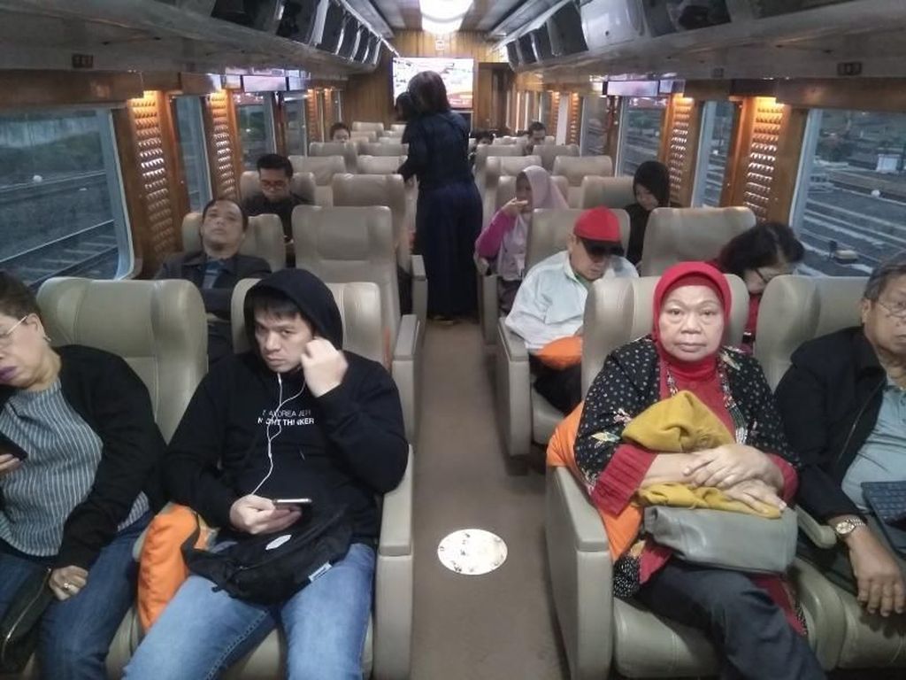 Ini Rasanya Naik Kelas Priority KA Argo Parahyangan Ini Rasanya Naik Kelas Priority KA Argo Parahyangan