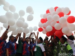 Parade Merah Putih, Santri, Polisi dan TNI Kota Madiun Terbangkan Seribu Balon