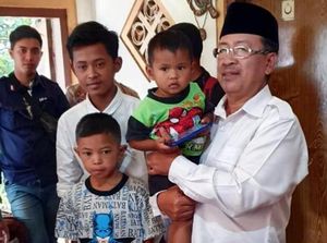Bupati Cianjur Jamin Pendidikan Empat Anak yang Ortunya Tewas Dipatuk Ular Bupati Cianjur Jamin Pendidikan Empat Anak yang Ortunya Tewas Dipatuk Ular