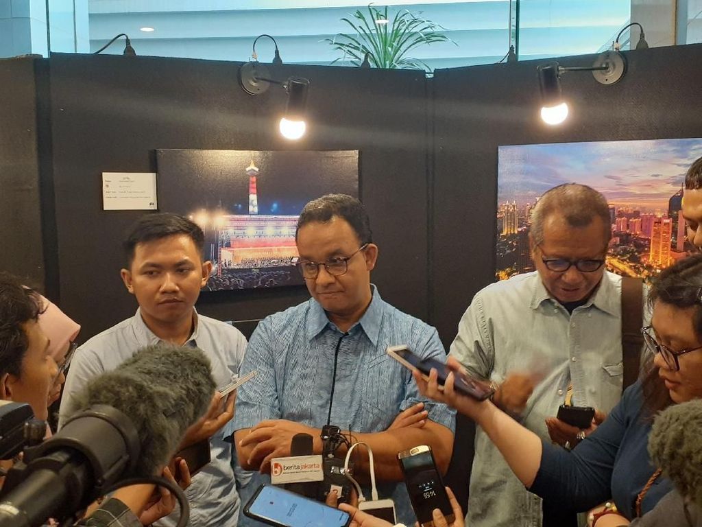 Anies Hadiri Pameran Foto di Balai Kota Anies Hadiri Pameran Foto di Balai Kota