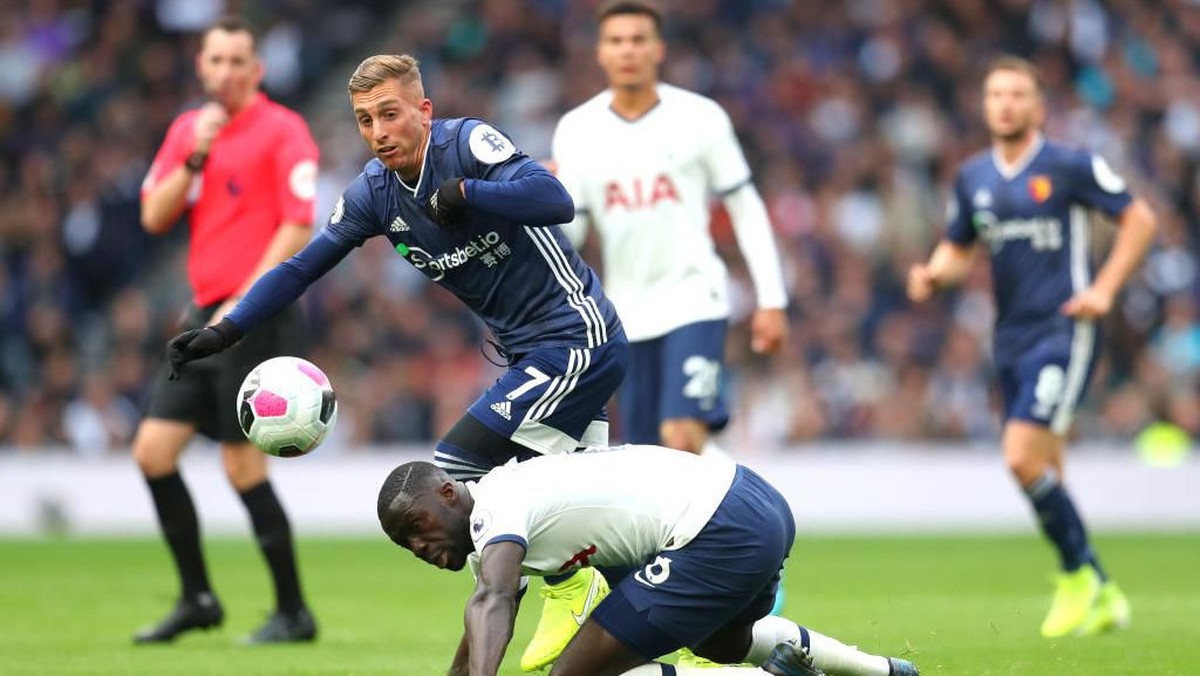 Gol cepat Abdoulaye Doucaoure membuat Tottenham Hotspur tertinggal 0-1 dari Watford di babak pertama (Foto: Catherine Ivill/Getty Images