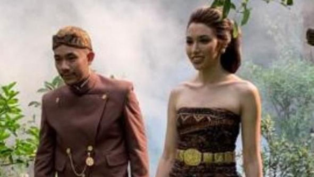 Cantiknya Della Putri Anjani Atkins Berkebaya saat Dinikahi Cicit Soeharto Cantiknya Della Putri Anjani Atkins Berkebaya saat Dinikahi Cicit Soeharto