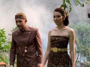 Cantiknya Della Putri Anjani Atkins Berkebaya saat Dinikahi Cicit Soeharto Cantiknya Della Putri Anjani Atkins Berkebaya saat Dinikahi Cicit Soeharto