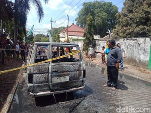 Hendak Isi BBM. Mobil di Madiun Ini Terbakar