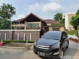 KPK Juga Geledah Rumah Wali Kota Medan KPK Juga Geledah Rumah Wali Kota Medan