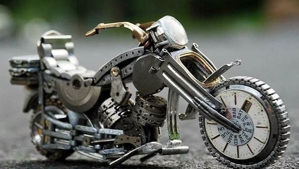 Sulap Sampah Arloji Jadi Miniatur Keren