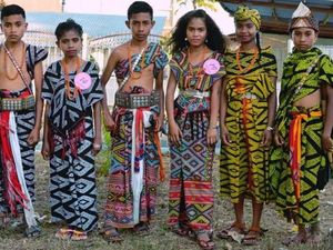 Senyum Anak-anak NTT Saat Berbaju Adat