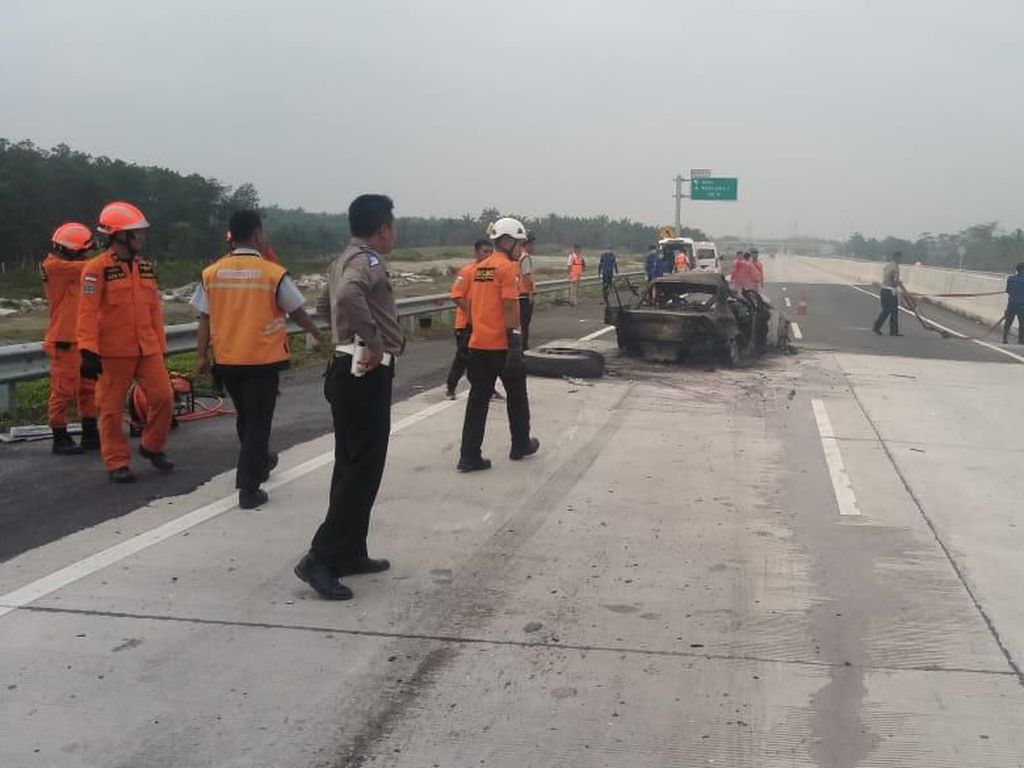 Kakak-Beradik Korban Selamat Kecelakaan di Tol Lampung Masih Syok Kakak-Beradik Korban Selamat Kecelakaan di Tol Lampung Masih Syok
