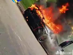 Cegah Mobil Terbakar, Selalu Bawa Pemadam di Mobil