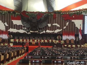 Lembur Kawal Pelantikan Jokowi, Petugas Kemanan MPR Dibayar Berapa? Lembur Kawal Pelantikan Jokowi, Petugas Kemanan MPR Dibayar Berapa?