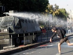 Ibu Kota Rusuh, Presiden Chile Umumkan Keadaan Darurat