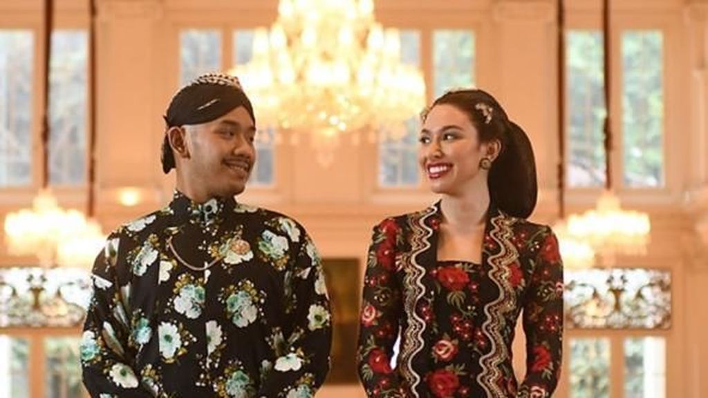 Potret Cantik 5 Menantu Cendana, Varsha Strauss sampai Della Atkins Potret Cantik 5 Menantu Cendana, Varsha Strauss sampai Della Atkins