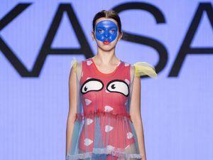 Baju Unik Bertema Autisme Karya Diana Rikasari di Pekan Mode Kanada