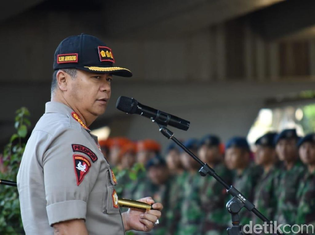 Ribuan TNI-Polisi Amankan Makassar di Hari Pelantikan Jokowi Ribuan TNI-Polisi Amankan Makassar di Hari Pelantikan Jokowi