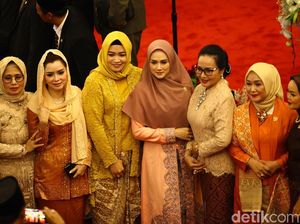 Perempuan Selebritis di Parlemen Perempuan Selebritis di Parlemen