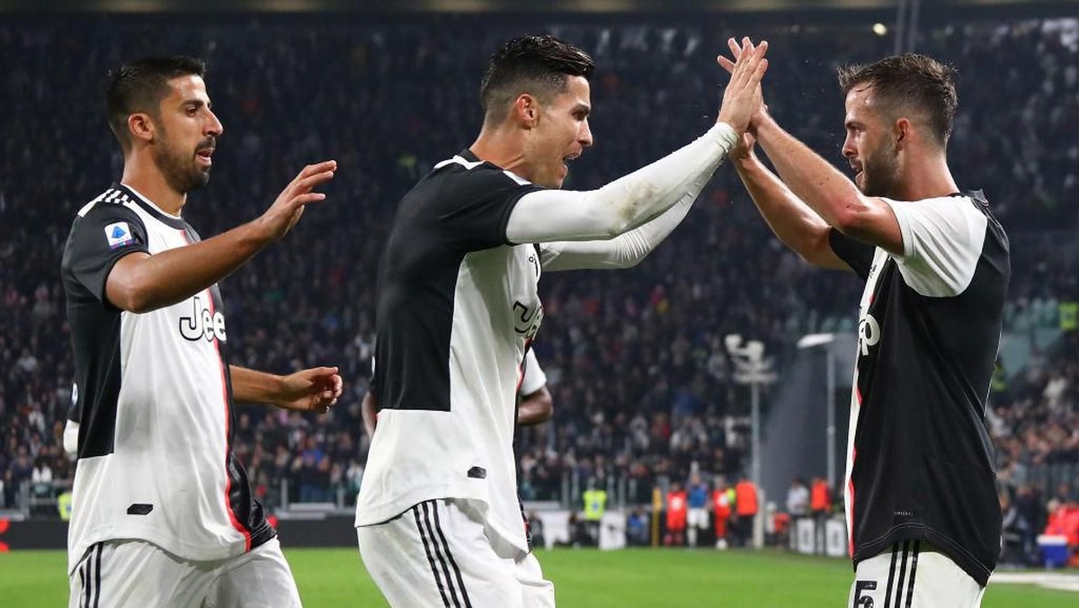 Cristiano Ronaldo mendukung kepindahan Miralem Pjanic ke Barcelona (Foto: Marco Luzzani/Getty Images)