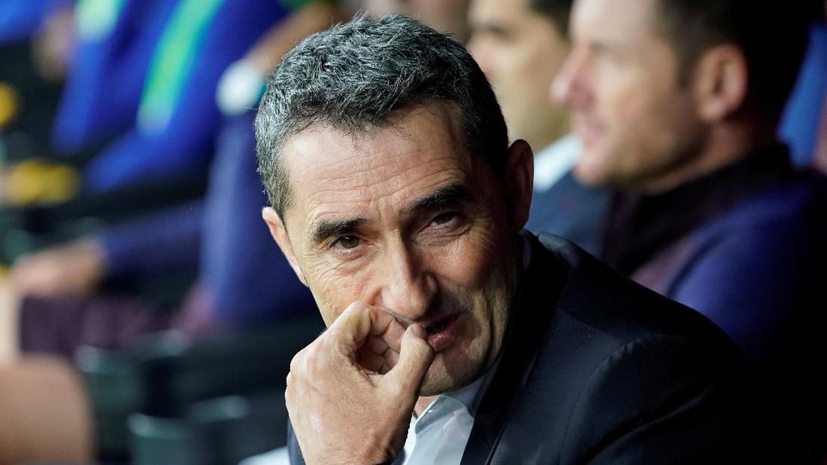 Ernesto Valverde enggan berkomentar terkait keluhan Ivan Rakitic yang sedih jarang tampil di musim ini (Foto: Vincent West/Reuters)