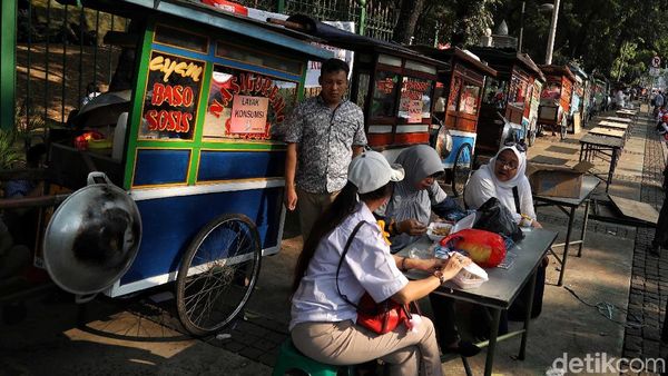 Ini Potret PKL Gratis di Medan Merdeka Barat saat Pelantikan Presiden