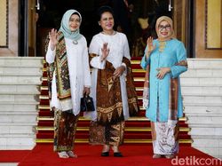 Foto: Kompak Berkebaya Iriana dan Wury Estu di Pelantikan Presiden 2019