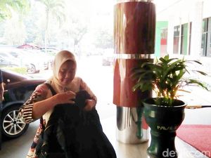 Istri Wiranto Datangi RSPAD Bawa Setelan Baju