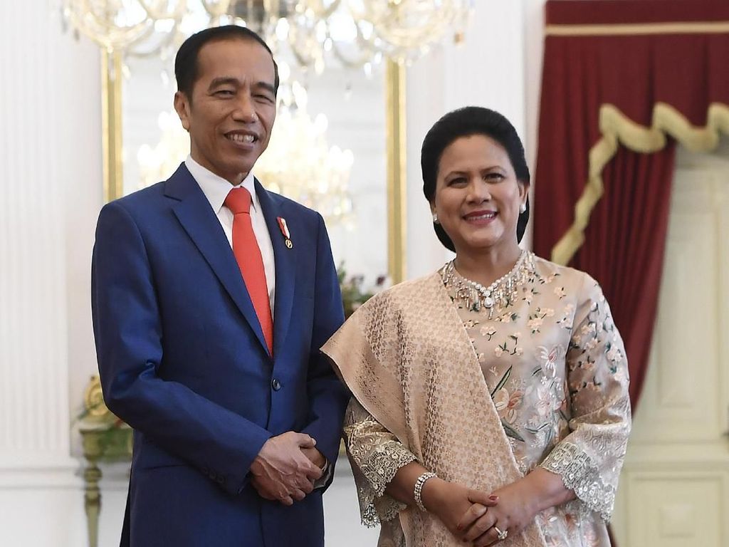 Umumkan Hasil Tes Swab, Jokowi: Ibu Iriana Juga Negatif Corona Umumkan Hasil Tes Swab, Jokowi: Ibu Iriana Juga Negatif Corona