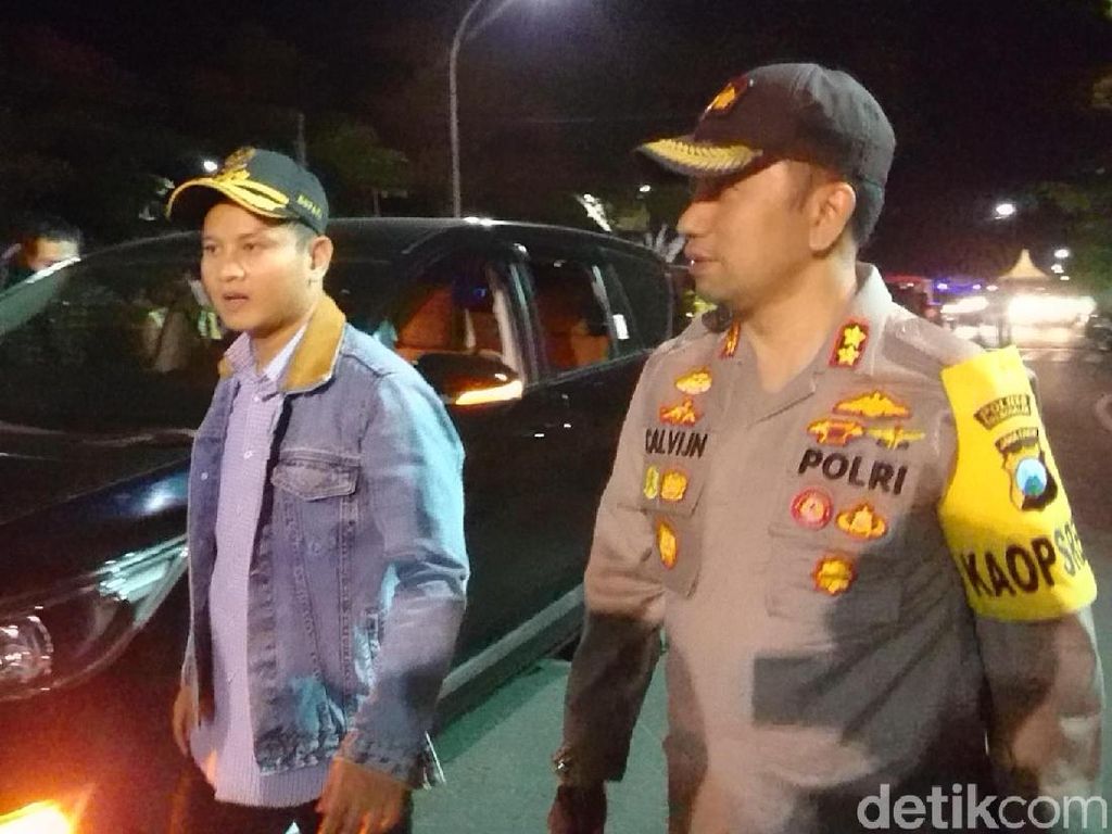 Polisi, TNI ,dan Bupati Trenggalek Patroli Bersama Jelang Pelantikan Presiden Polisi, TNI ,dan Bupati Trenggalek Patroli Bersama Jelang Pelantikan Presiden