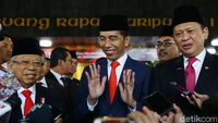 Senyum Semringah Jokowi-Maruf Usai Pelantikan