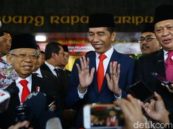 Senyum Semringah Jokowi-Maruf Usai Pelantikan