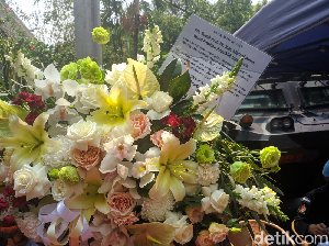 Karangan Bunga dari AHY untuk Maruf Amin Karangan Bunga dari AHY untuk Maruf Amin