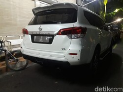 Ini Mobil B 1 RI Bermuatan Parang yang Diamankan Polisi