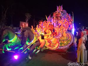 Mewah dan Meriahnya Gelaran Jatim Specta Night Carnival di Situbondo Mewah dan Meriahnya Gelaran Jatim Specta Night Carnival di Situbondo