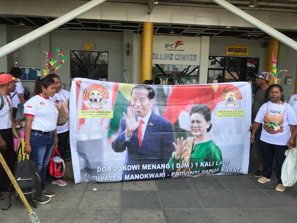 Saat Puluhan Warga Manokwari ke Jakarta demi Rayakan Pelantikan Jokowi