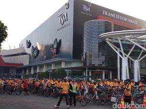 1.500 Warga Bandung Meriahkan Gowes Transmart Jamboree 1.500 Warga Bandung Meriahkan Gowes Transmart Jamboree