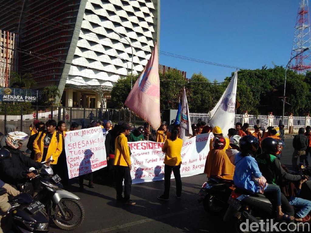Mahasiswa Makassar Demo Tuntut Perppu KPK di Hari Pelantikan Jokowi
