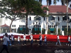 Parade Merah Putih di Surabaya, Doakan Pelantikan Presiden Lancar Parade Merah Putih di Surabaya, Doakan Pelantikan Presiden Lancar