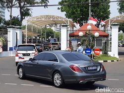 Mobil Mewah Kedubes yang Masuk Gedung DPR